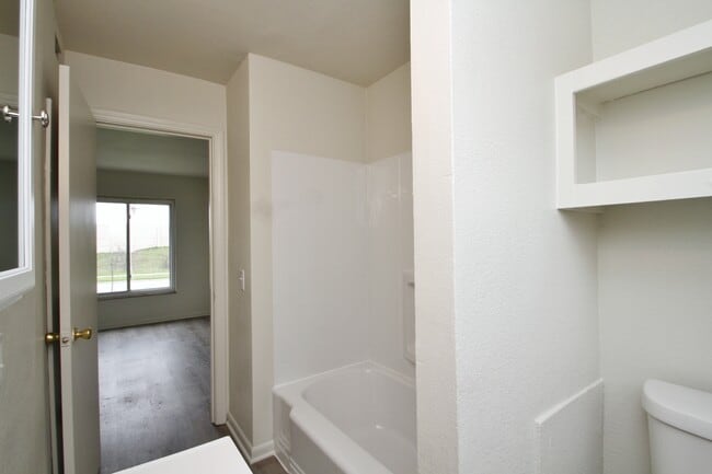 Bathroom - 1303 S Cove Blvd