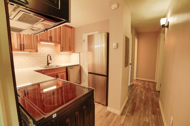 Building Photo - Year lease! Remodeled! 2 parking spots! Wa...