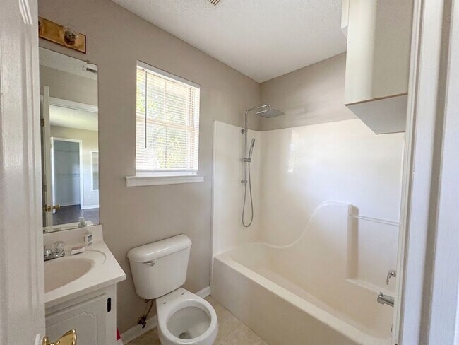 Building Photo - 1469 Flo Zechman Dr