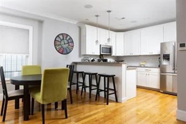 Building Photo - 360 W 2nd St