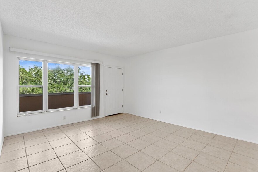 Living Room - 2287 Philippine Dr