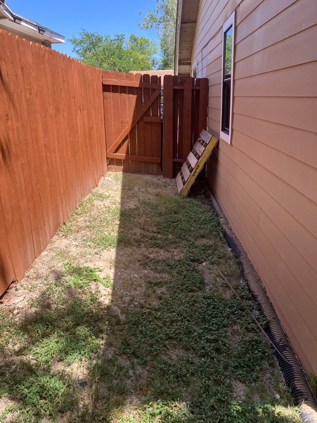 Building Photo - 6902 Colony Park Dr