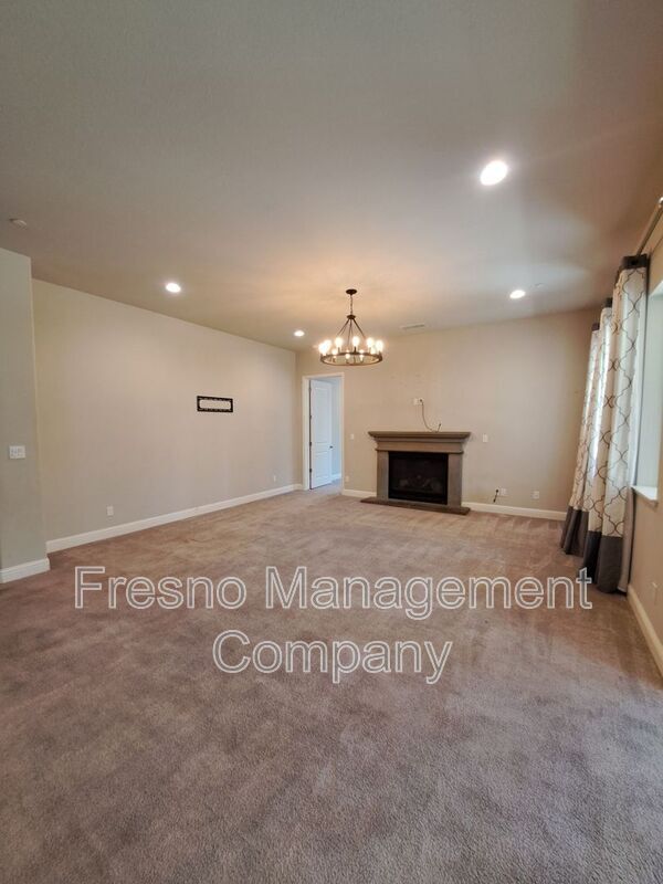 Building Photo - 4266 Sierra Madre Ave