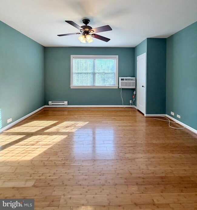 Building Photo - 3359 Martha Custis Dr