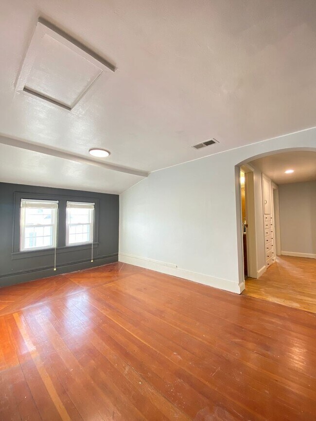 Building Photo - 2409 Omro Rd