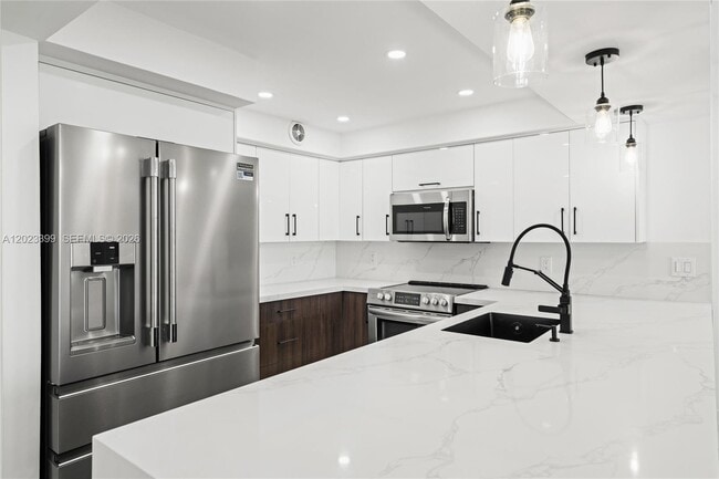 Building Photo - 5701 Collins Ave