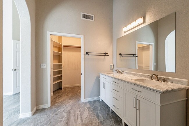 Building Photo - Charming 4-Bedroom Home with Luxurious Poo...