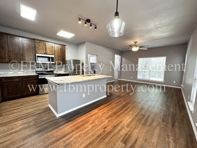 Building Photo - 427 Jannie St
