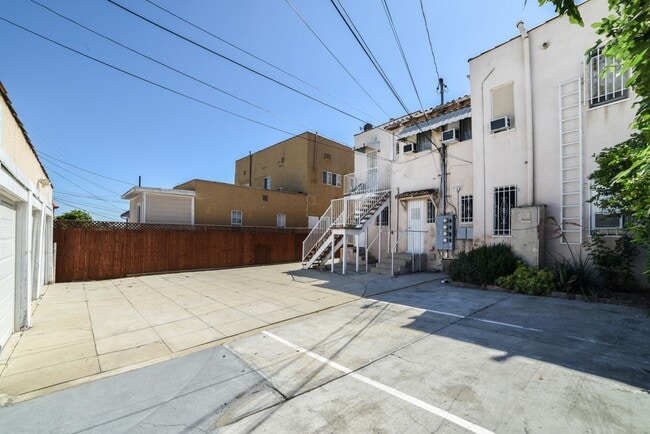 Building Photo - 1038 S Citrus Ave