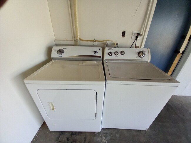 Building Photo - Beautifully Renovated 3 bd, 2 ba in Old To...