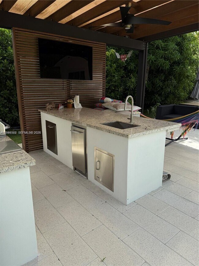 Building Photo - 675 NE 93rd St