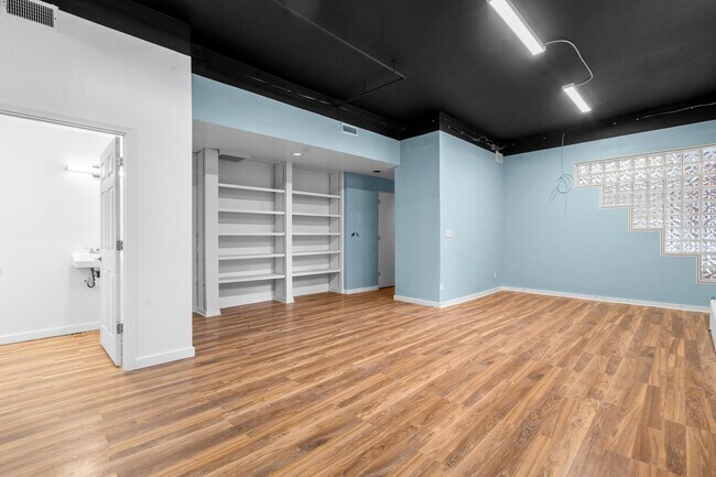 Building Photo - 104 Brown St