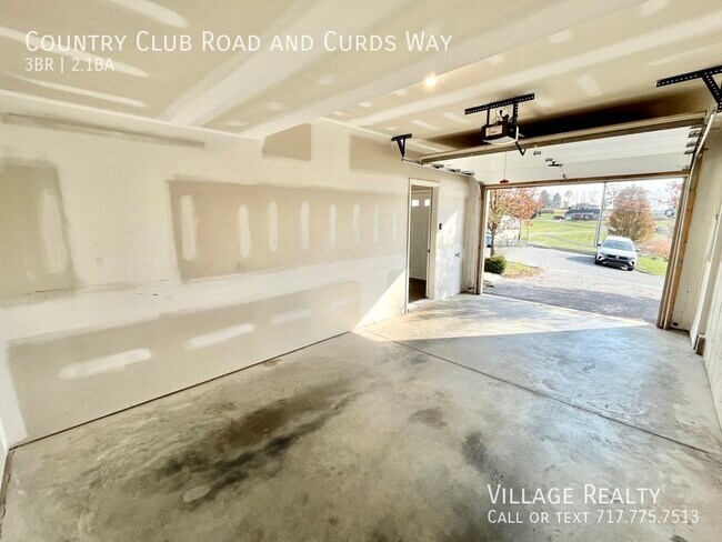 Building Photo - 705 Country Club Rd