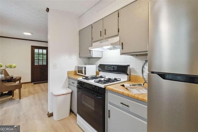 Building Photo - 3040 Land Rd