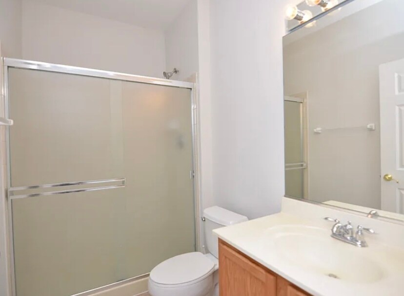 Building Photo - 4756 N Lamon Ave