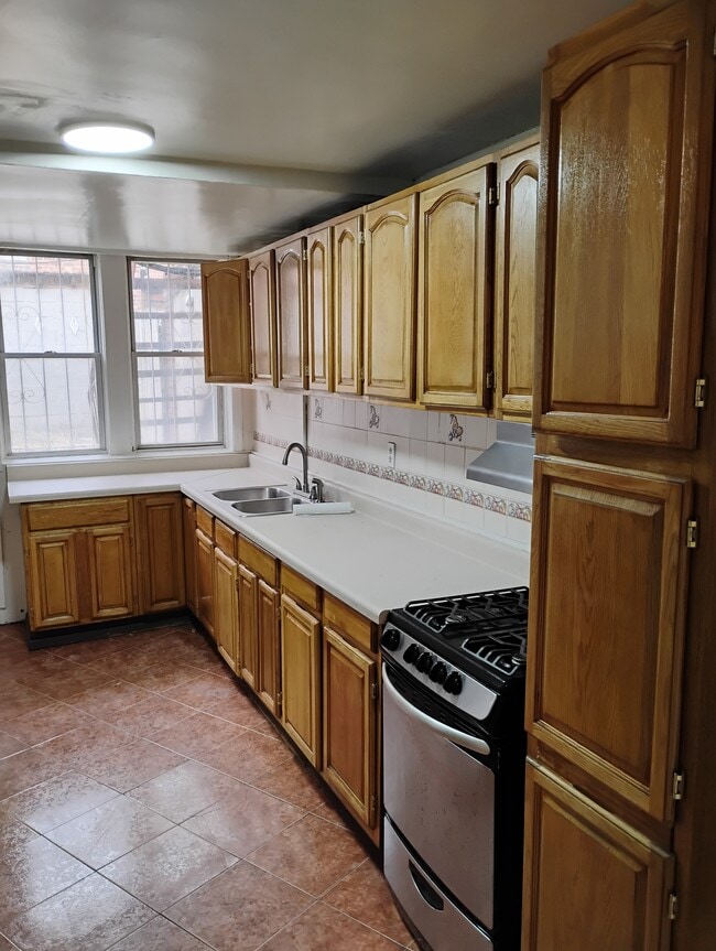 Building Photo - 999 Willmohr St