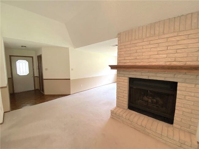 Building Photo - 6010 Salton Dr
