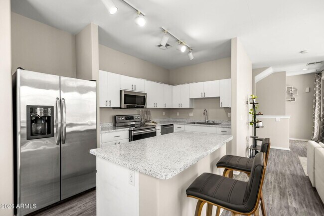 Building Photo - 2450 W Glenrosa Ave
