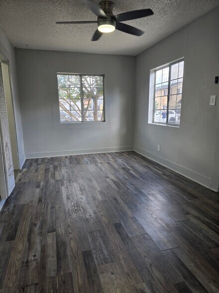Main living area - 838 E 76th St