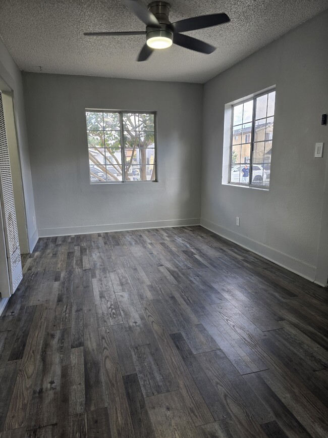 Building Photo - 838 E 76th St