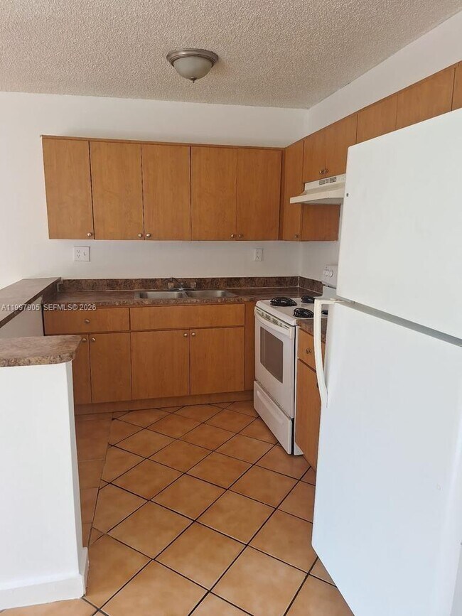 Building Photo - 12120 NE 6th Ave