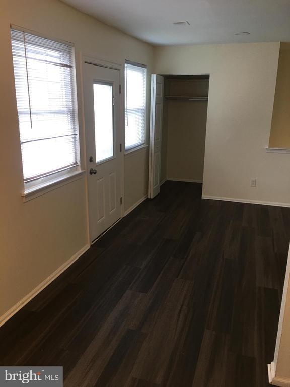 Building Photo - 13 Reliance Ct