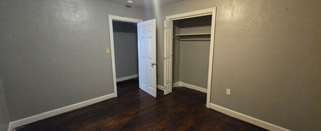 Building Photo - 2028 Thomas Ave