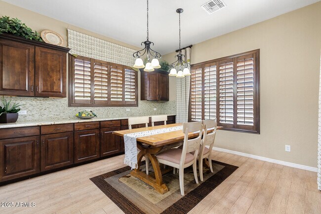 Building Photo - 3615 E Cassia Ln