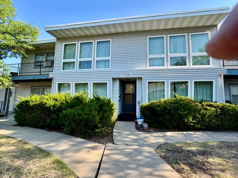 Building Photo - 728 Saint Charles St