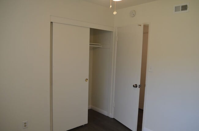 Building Photo - University City 4 Bedroom 2 Bath room Home for Rent