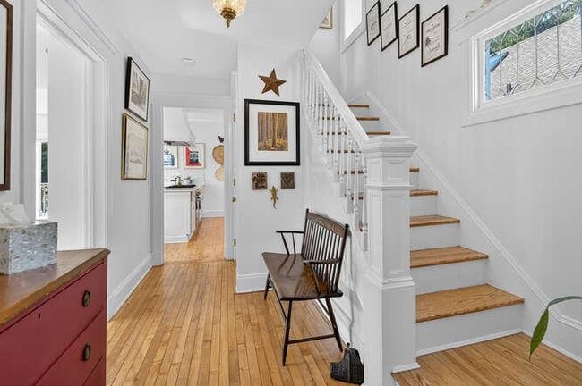 Building Photo - 25 Soundview Ave