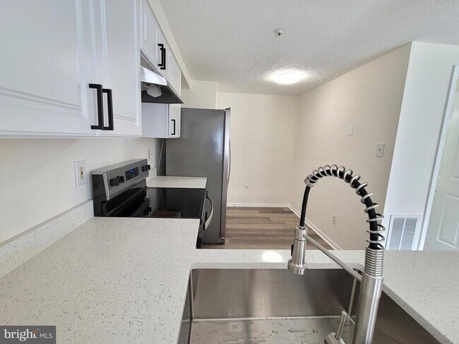 Building Photo - 589 Boysenberry Ln