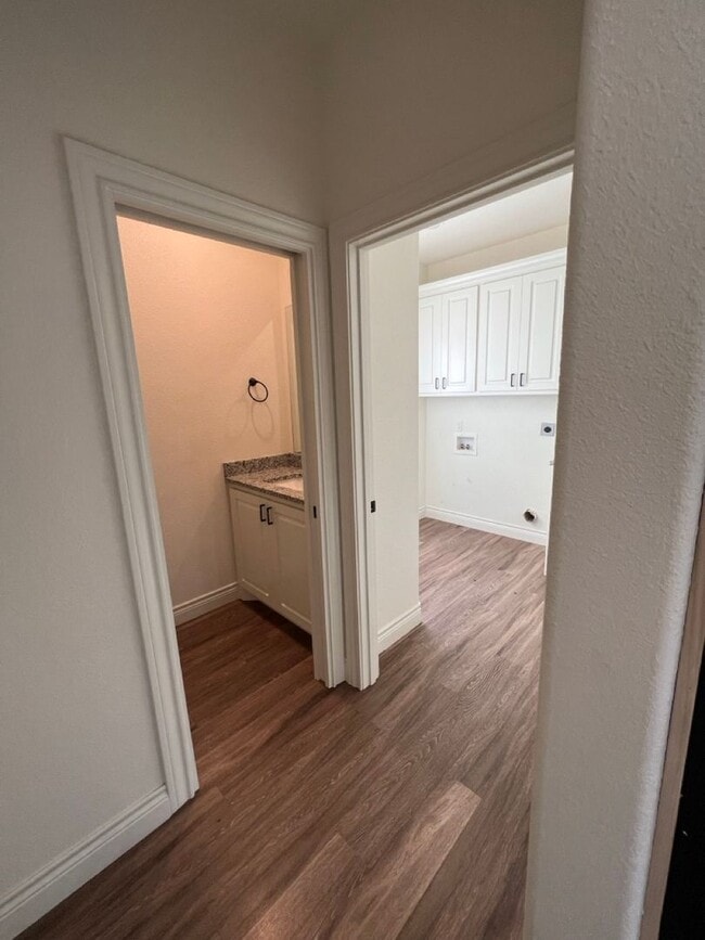 Building Photo - Easy Living with AMRR: Beautiful 4-Bedroom Home Near HEB