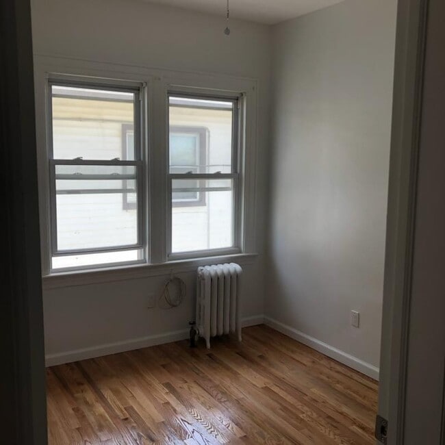 Building Photo - 511 Laurelton Blvd