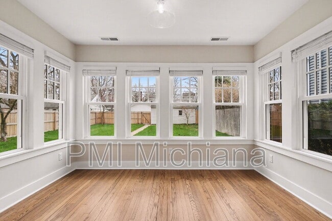 Building Photo - 314 E Angela Blvd