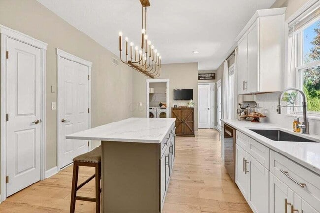 Building Photo - 5692 Sugarwood Dr