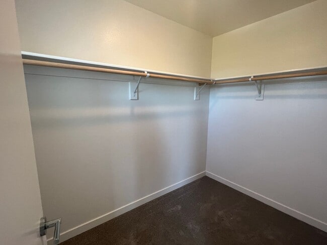 Building Photo - Beautiful, Newer Townhome!  Walking distance to many amenities.