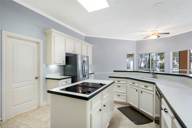 Building Photo - 60 Fairfield Dr