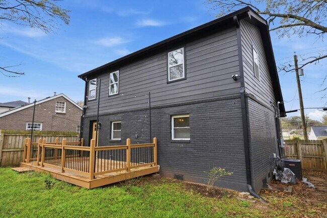 Building Photo - 2455 Lynn Iris Dr