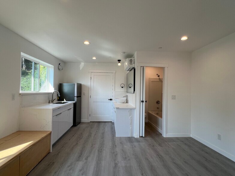 Overview - 1027 Sturgus Ave S