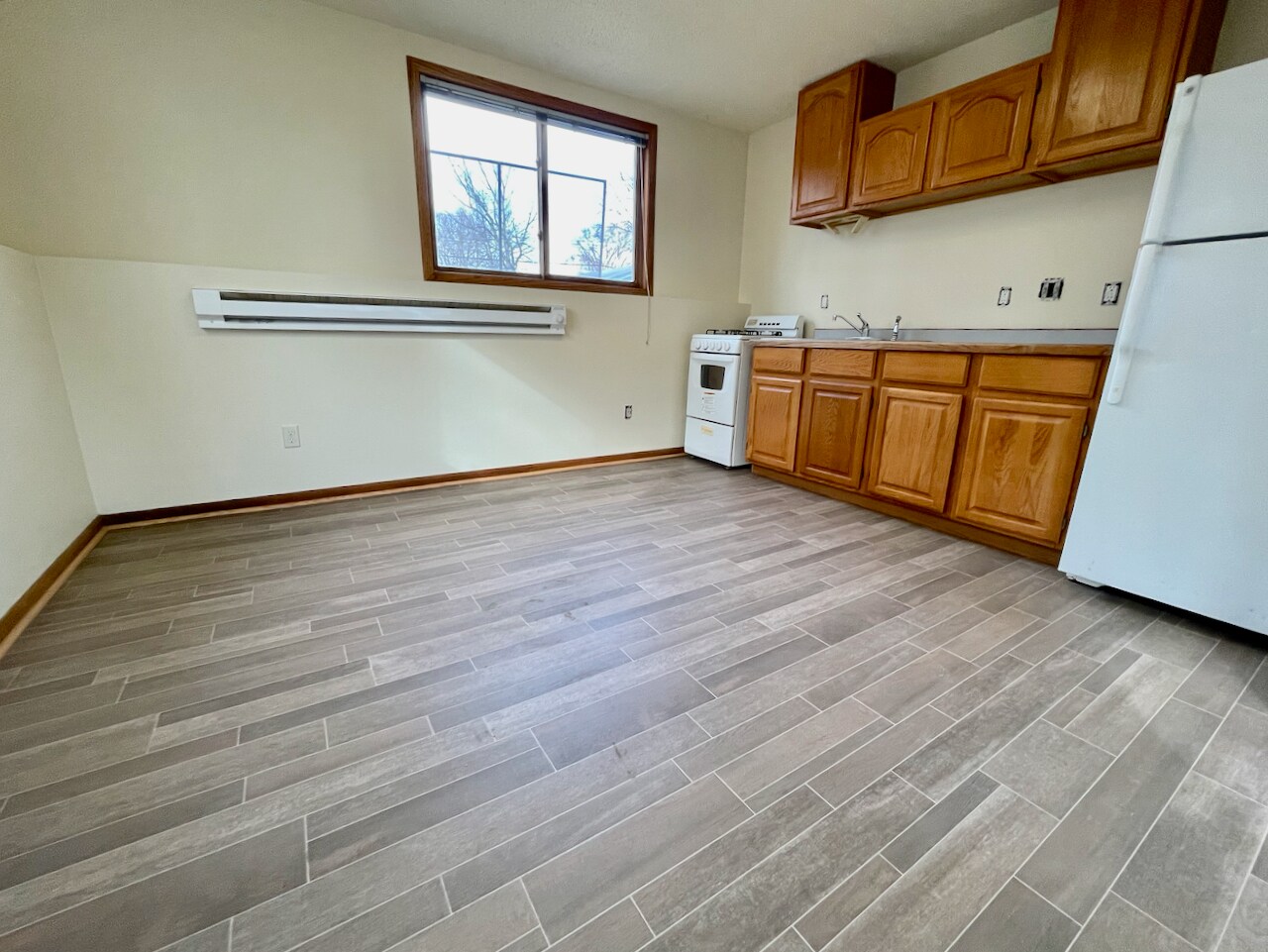 Building Photo - 902 W Lincoln Ave #2