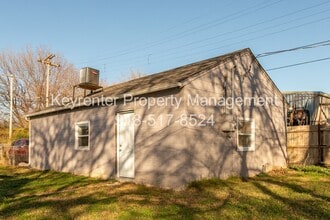 Building Photo - 1345 N Lewis Pl