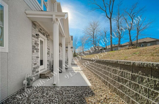 Building Photo - Brand New Townhome 3 Bed 2.5 Bath in Olath...