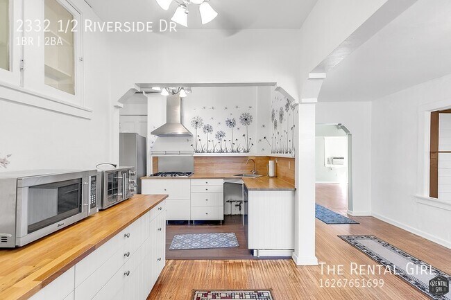 Building Photo - 2332 1/2 Riverside Dr-