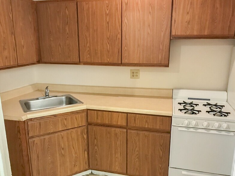 Building Photo - 531 W Briar Pl
