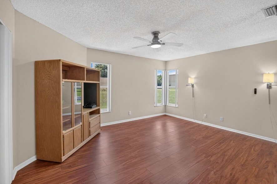 Master Bedroom (Entertaiment Center is gone - 8108 Summer Shores Dr
