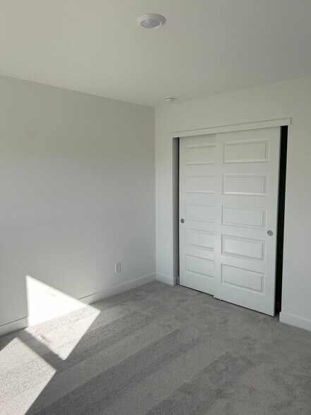 Building Photo - 1752 Trinity Ln