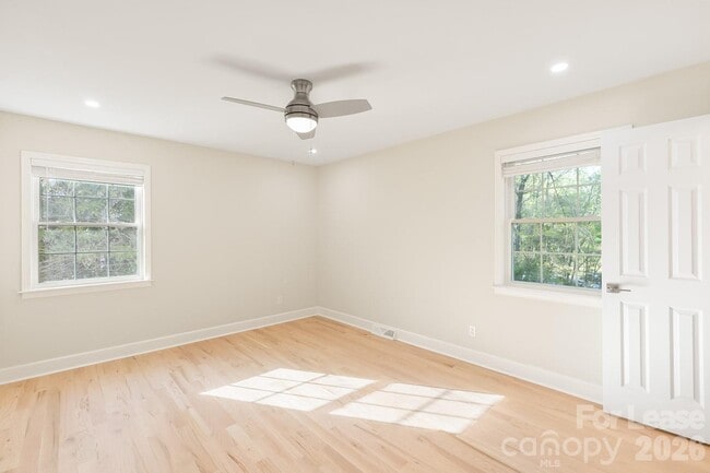 Building Photo - 100 Chadmore Dr