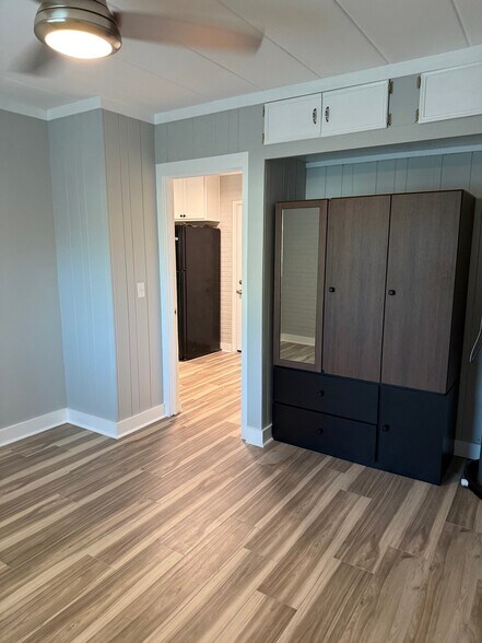 Building Photo - 14 First St SW