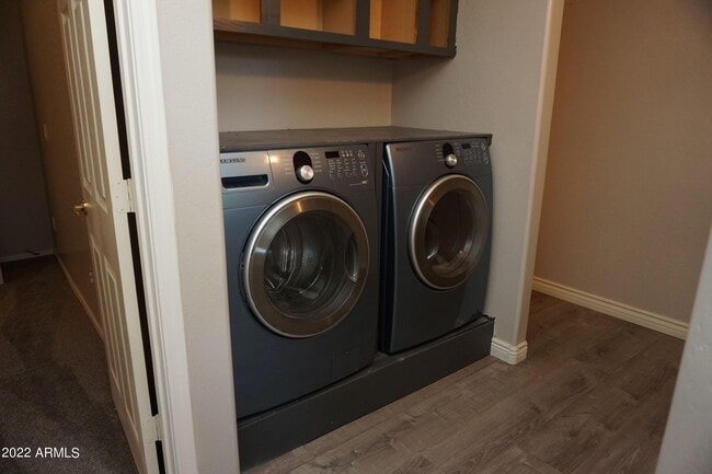 Building Photo - 2046 N Parish Ln